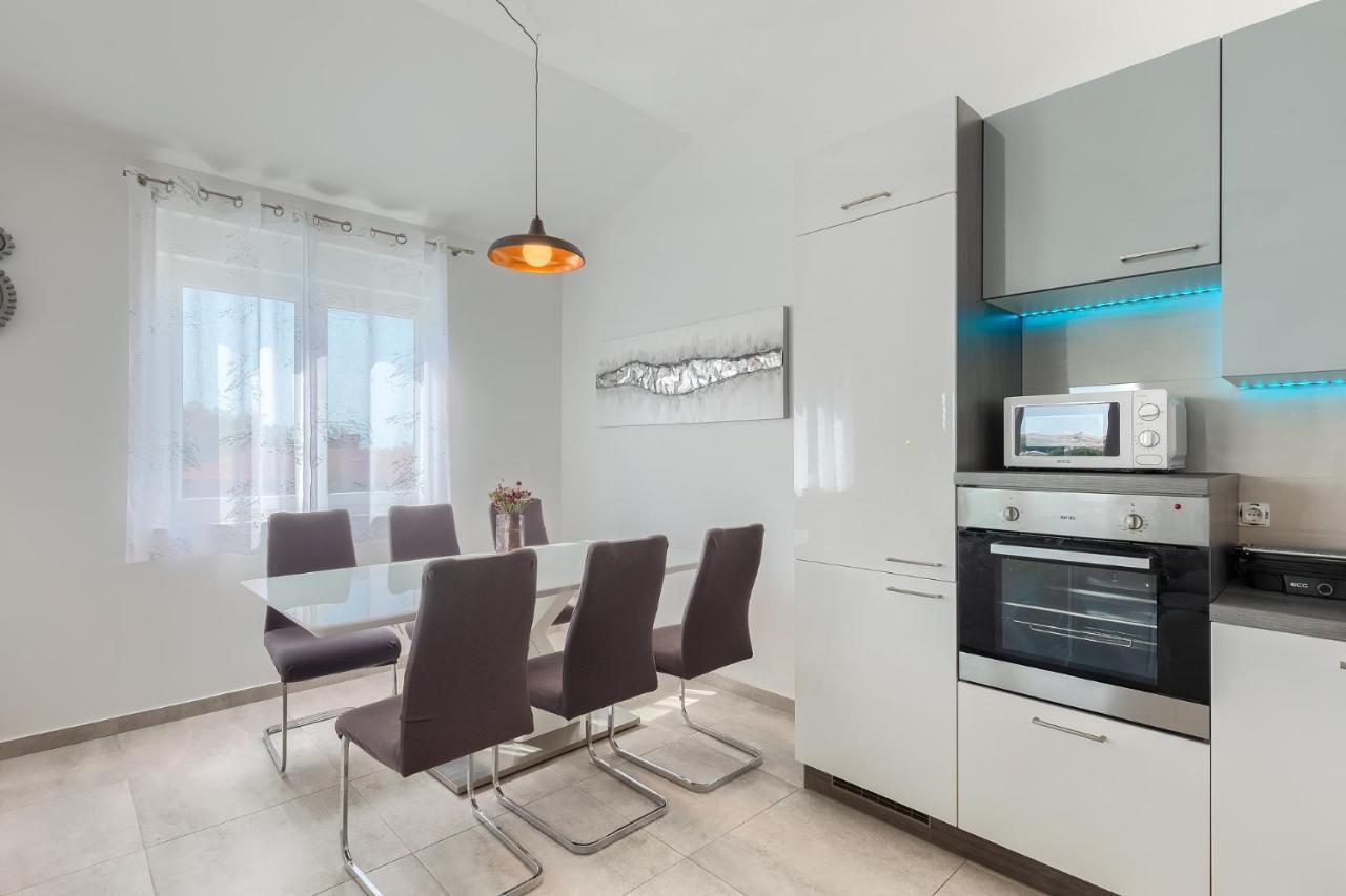 Apartments Medulin 2217 Екстер'єр фото
