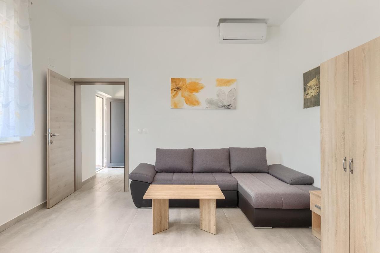 Apartments Medulin 2217 Екстер'єр фото